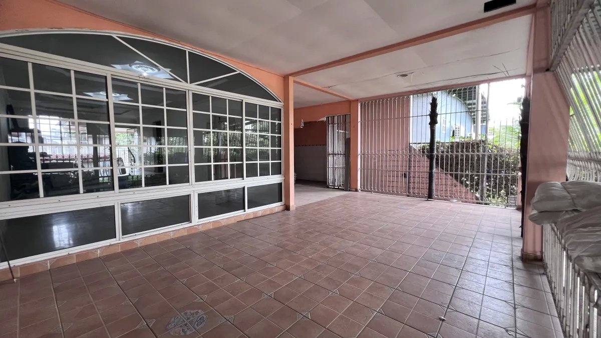 Se vende casa y galera en Llano Bonito, Juan Diaz
