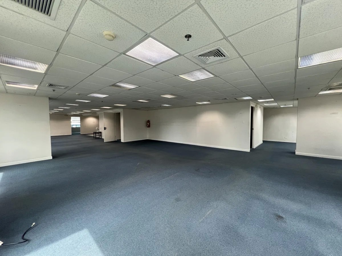 Venta oficina en World Trade Center en Marbella.