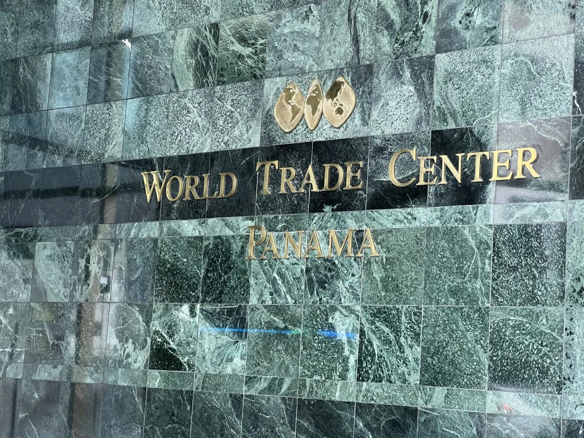 Venta oficina en World Trade Center en Marbella.