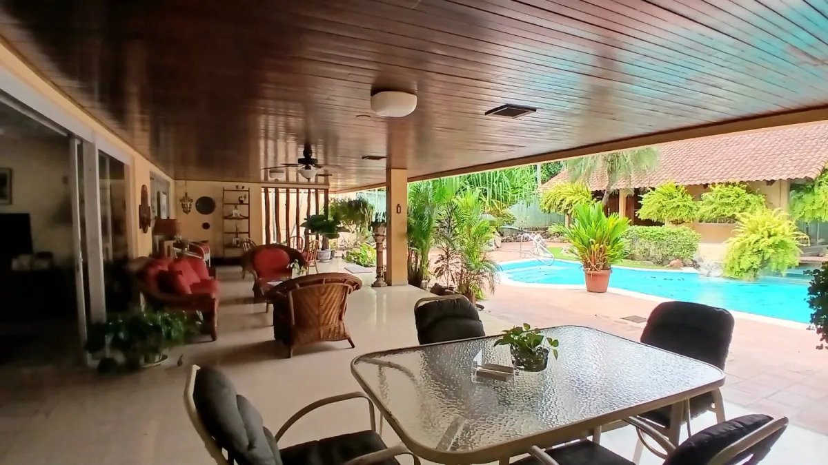 Mobile Home For Sale in San Francisco.