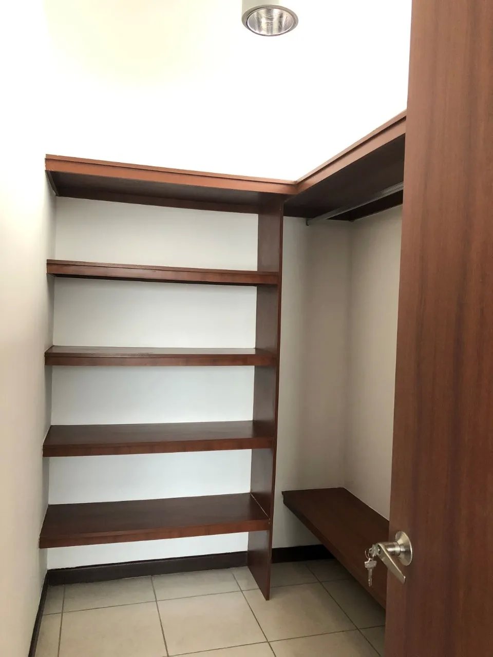 Apartment For Sale in Tumba Muerto