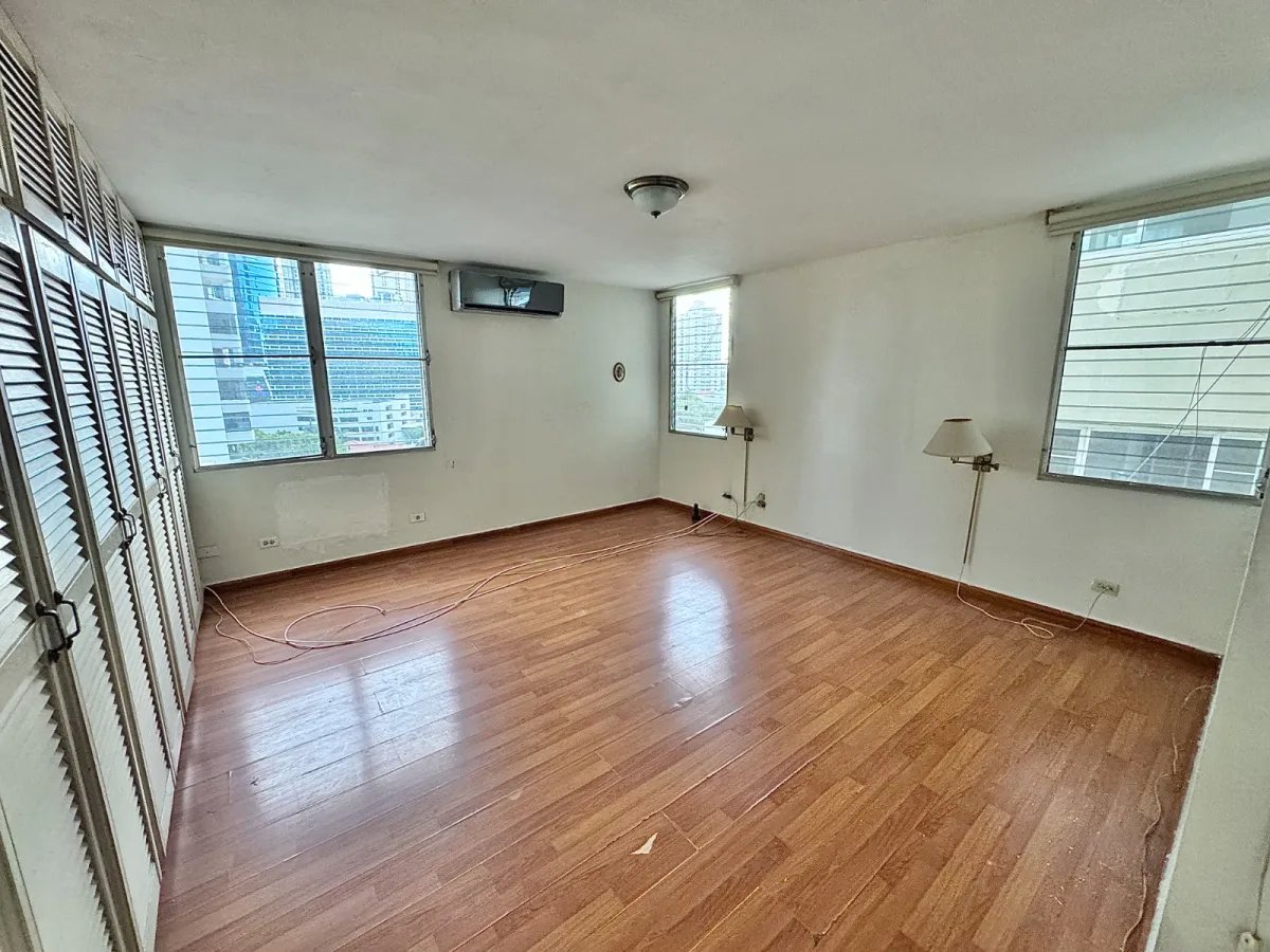Apartment For Sale in Marbella