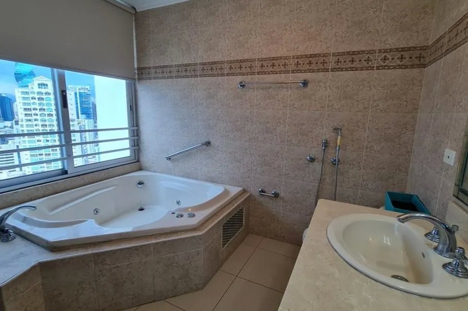 Se alquila apartamento en PH Sol Marina, Marbella