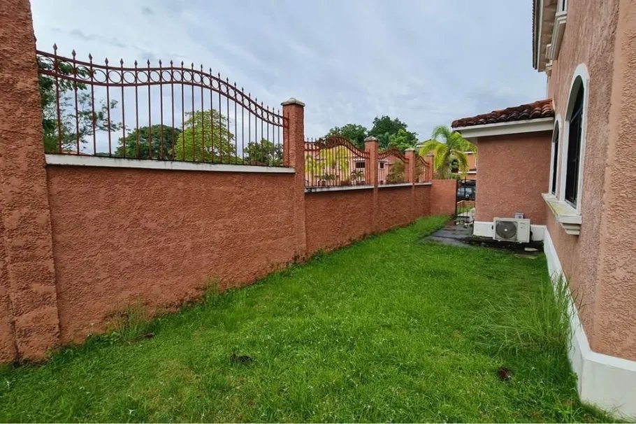 Se Vende Casa en PH Clayton Village, Clayton