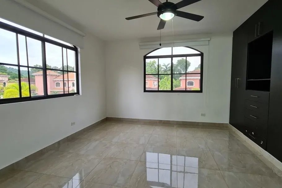 Se Vende Casa en PH Clayton Village, Clayton