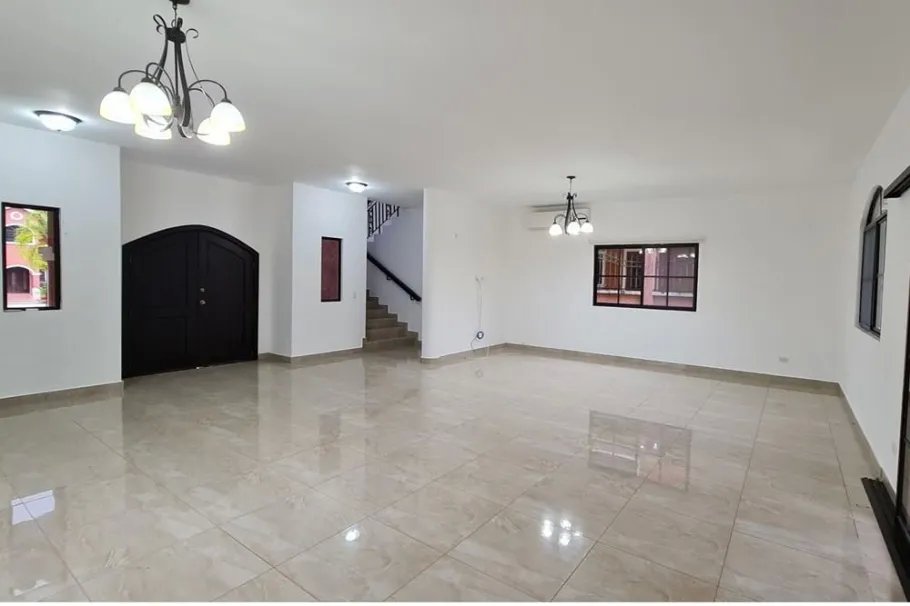 Se Vende Casa en PH Clayton Village, Clayton