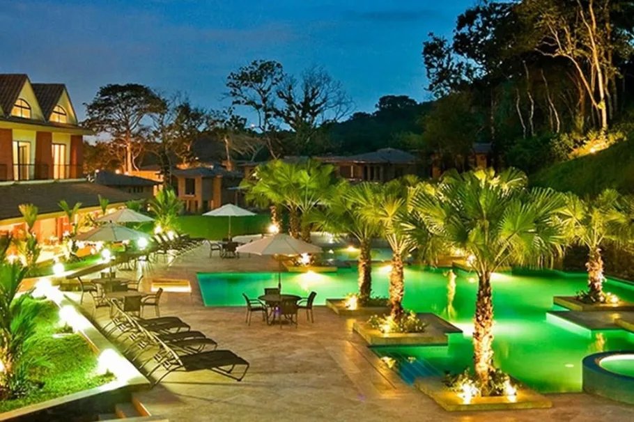 Se vende apartamento amueblado en Embassy Club, Clayton