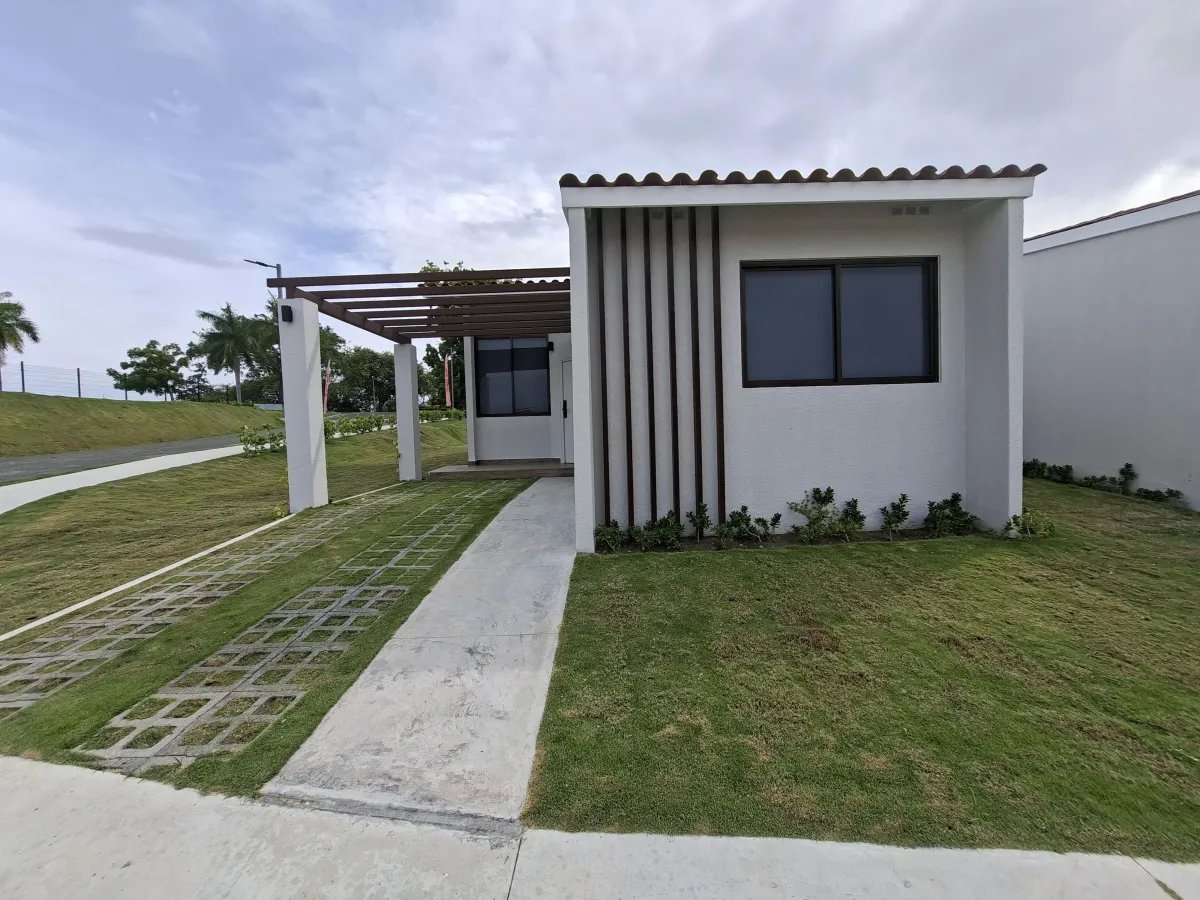 Venta de Casas de Playa Nuevas Amobladas San Carlos Panamá Oeste