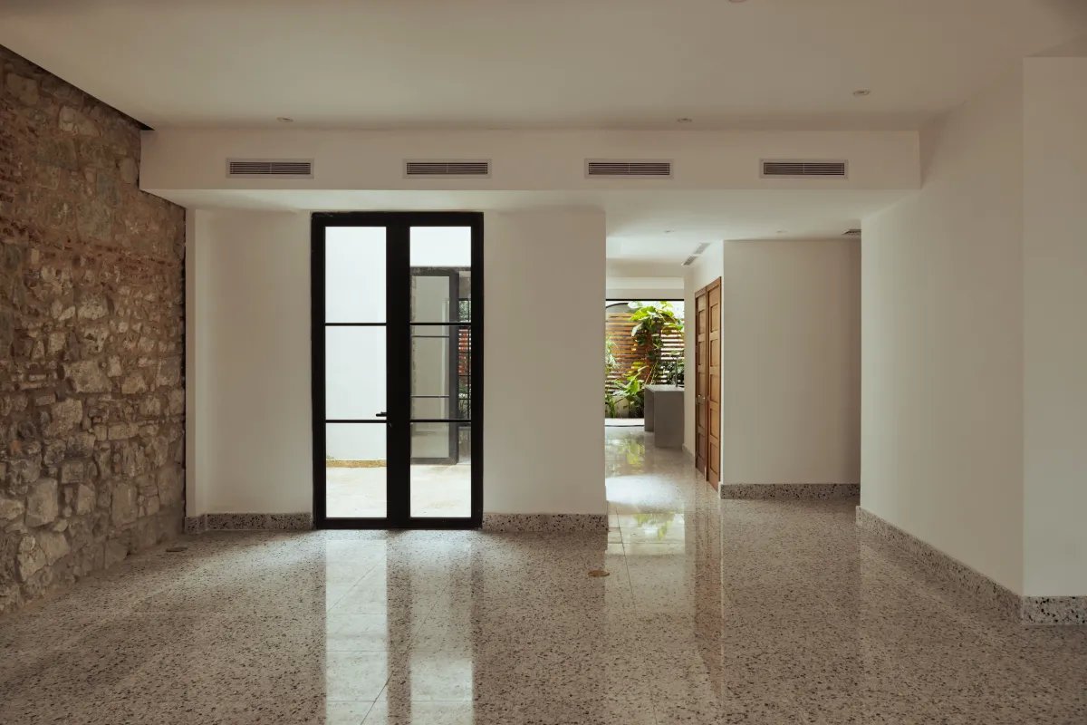 Single Family Detached For Sale in Avenida A