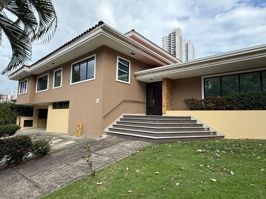 Se Vende Casa con Uso Comercial u Oficina
