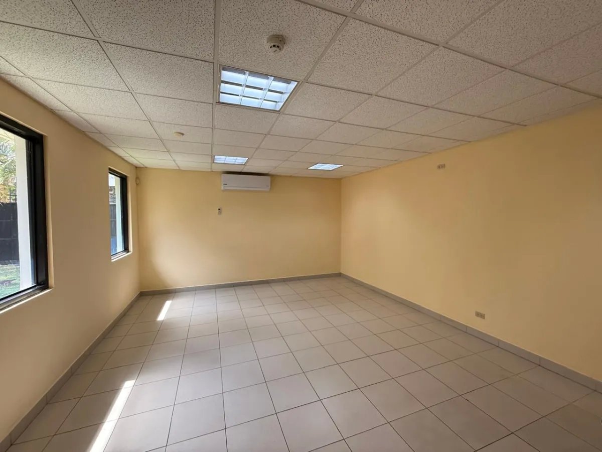 Se Vende Casa con Uso Comercial u Oficina