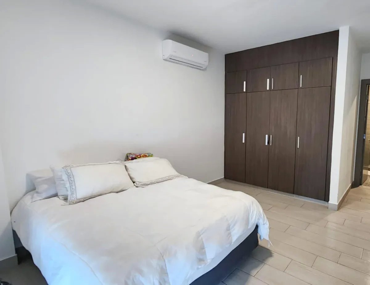 Venta de apartamento en Costa del este.