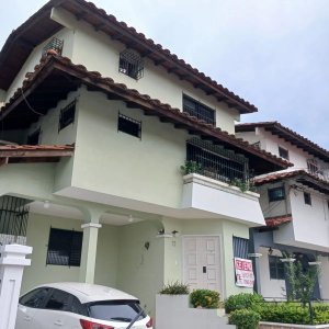 Casa Espaciosa en Venta - Hato Pintado/For Sale – Spacious Home in Hato Pintado
