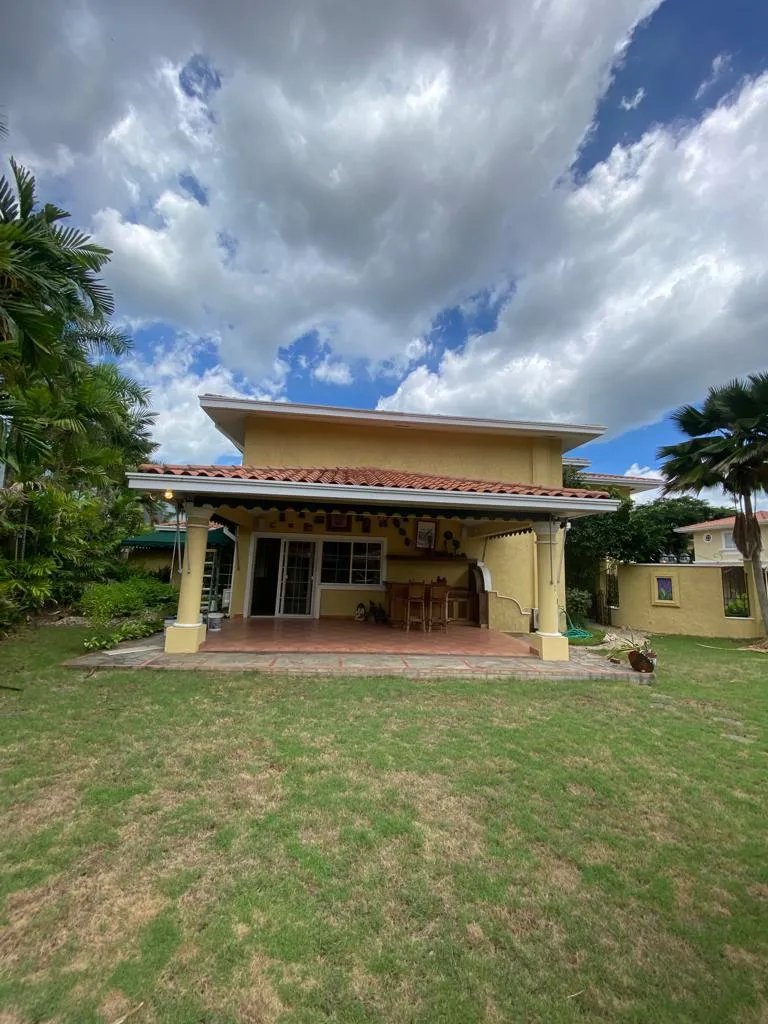 Venta de casa en Costa del este.