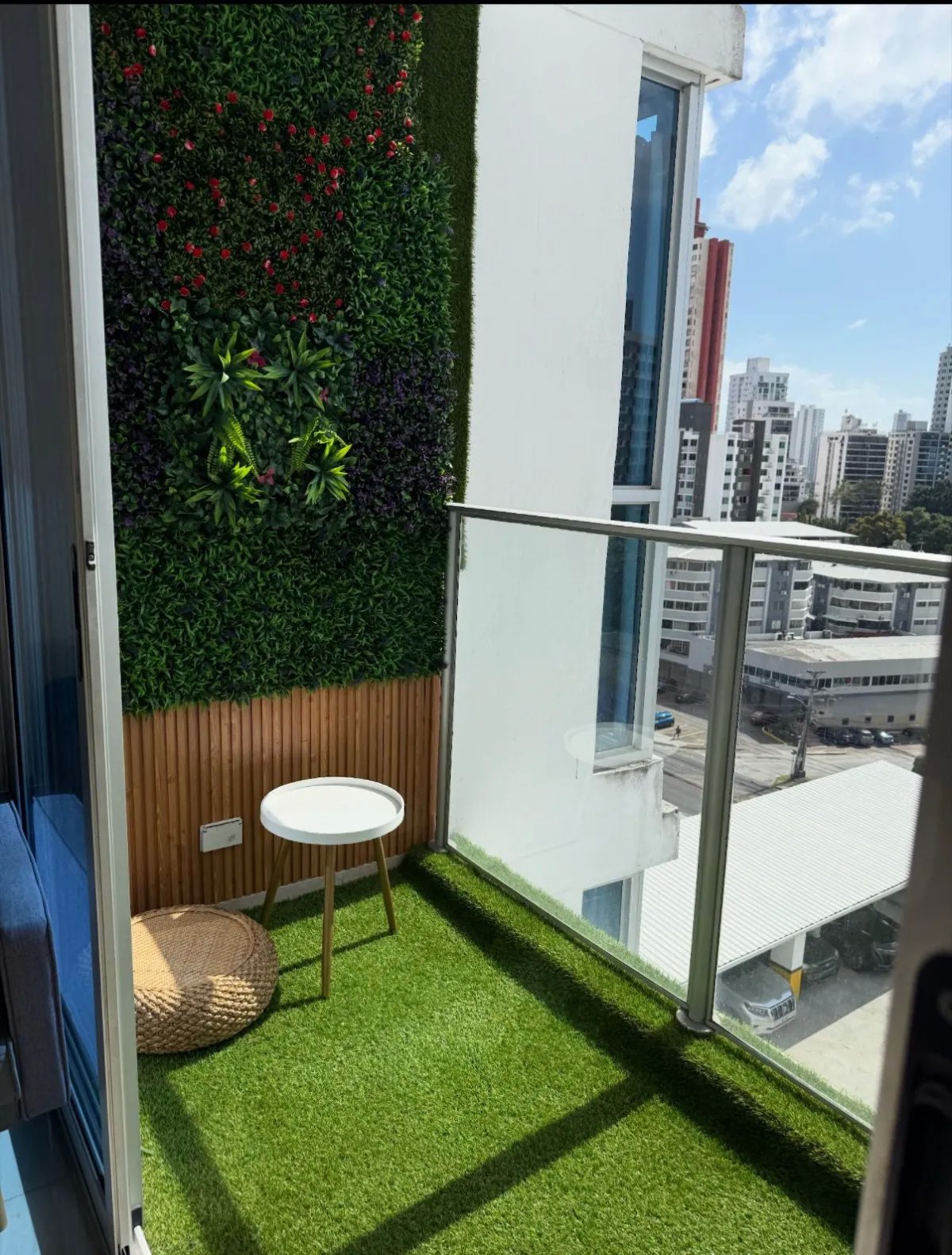 Apartment For Rent in Vía España