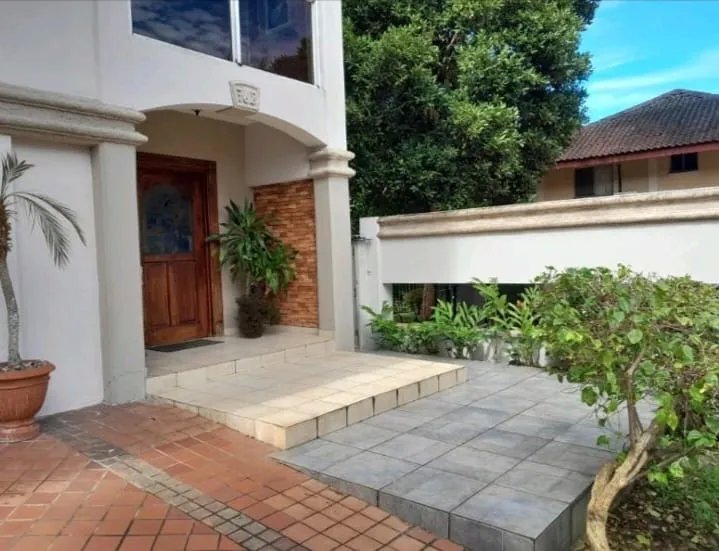 VENTA DE CASA REMODELADA EN ALBROOK, PANAMÁ