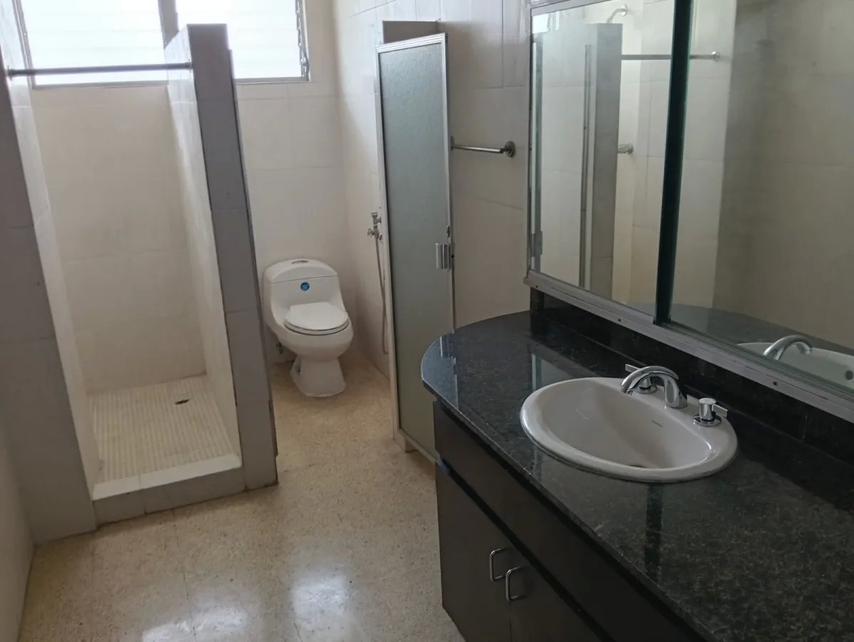 Vendo amplio apartamento el Via Argentina