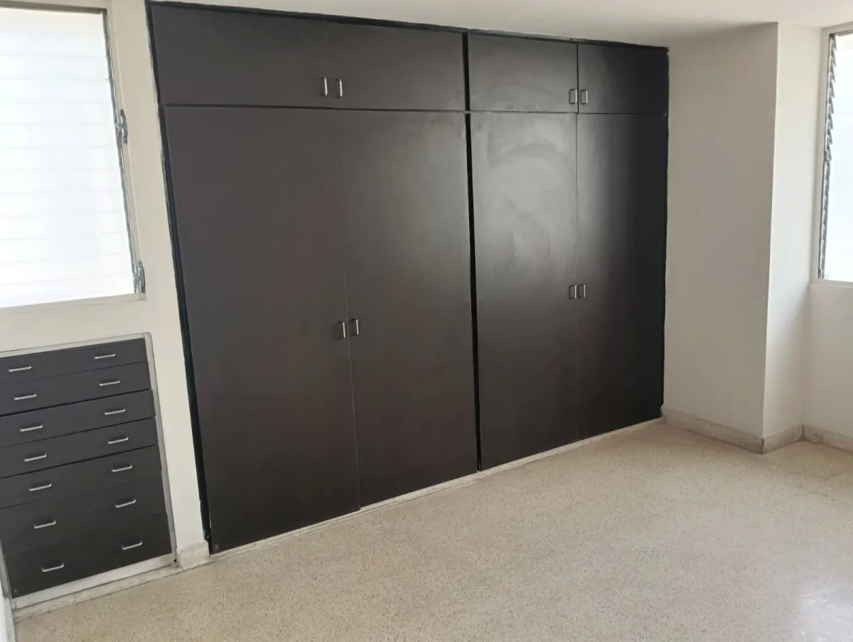 Vendo amplio apartamento el Via Argentina