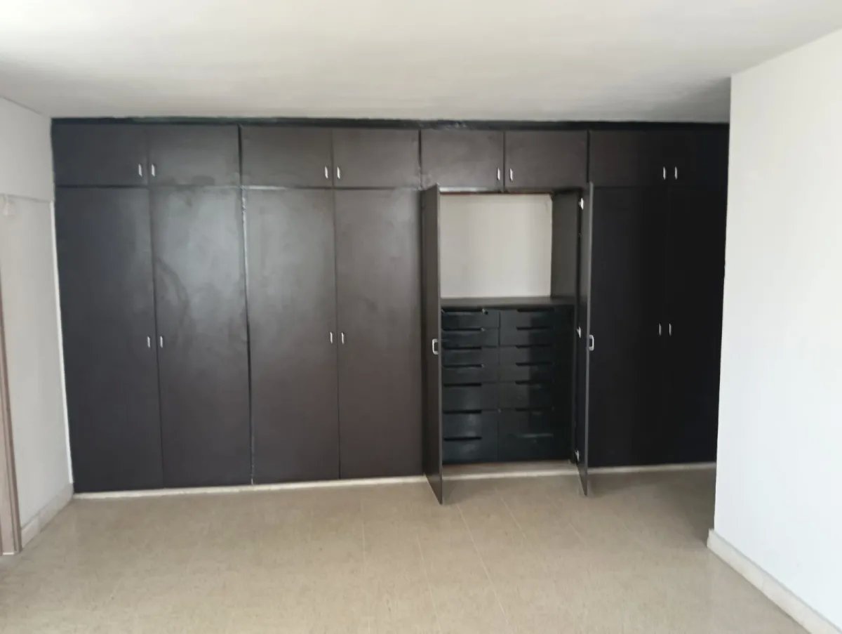 Apartment For Sale in Via Argentina