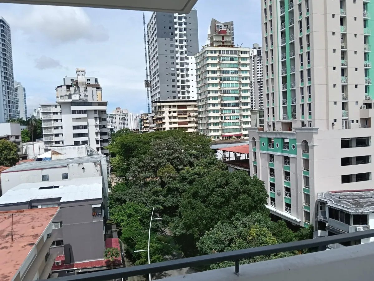 Apartment For Sale in Via Argentina