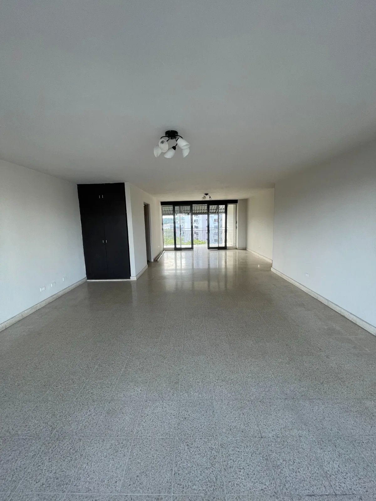Apartment For Sale in Via Argentina
