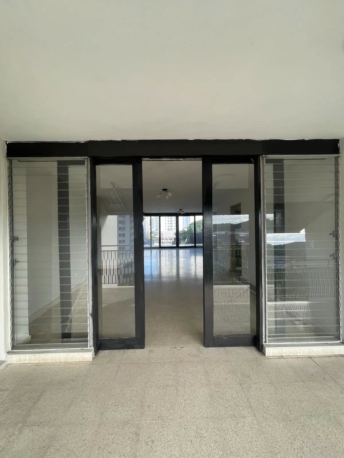 Apartment For Sale in Via Argentina
