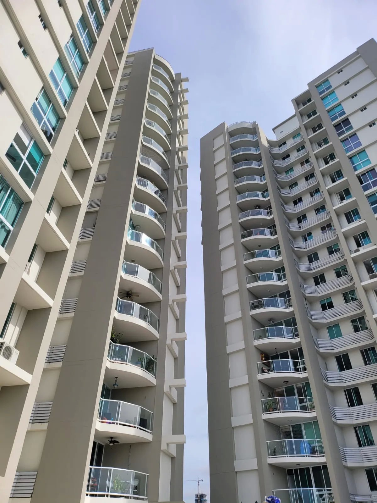 Alquiler apartamento PH Hyde Park frente parque Omar