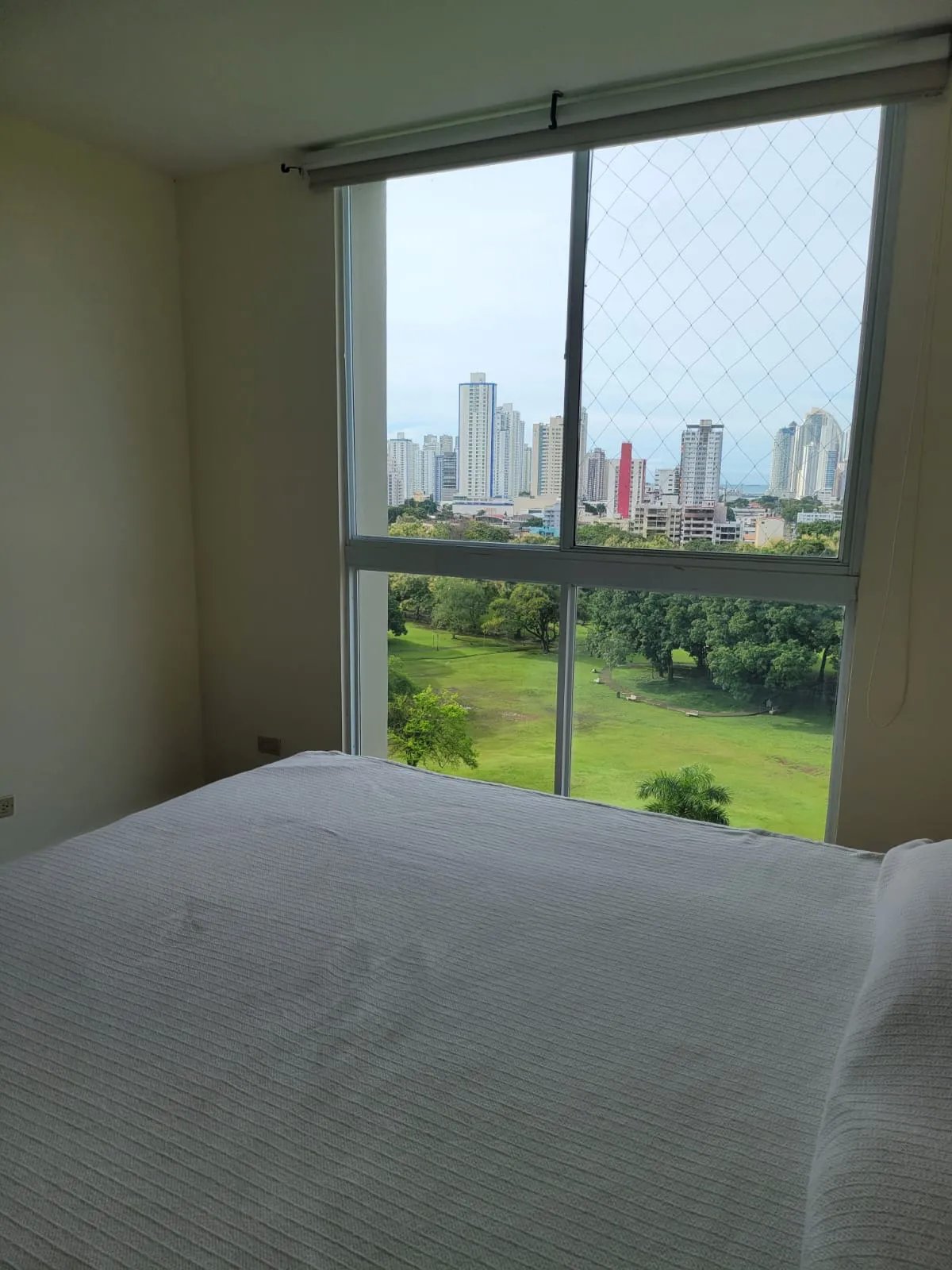 Alquiler apartamento PH Hyde Park frente parque Omar