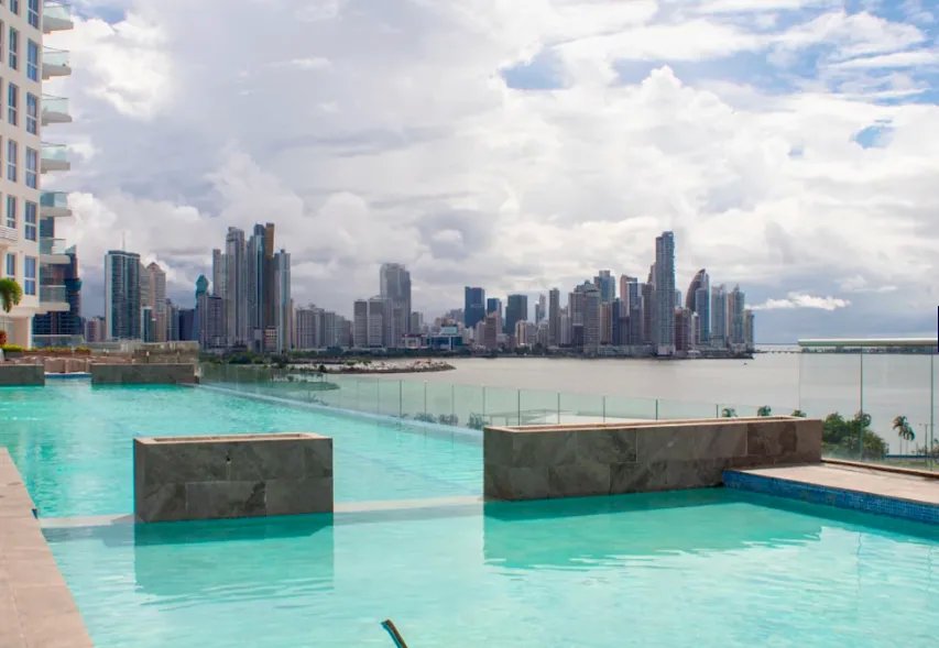 Apartment For Sale in Avenida Balboa