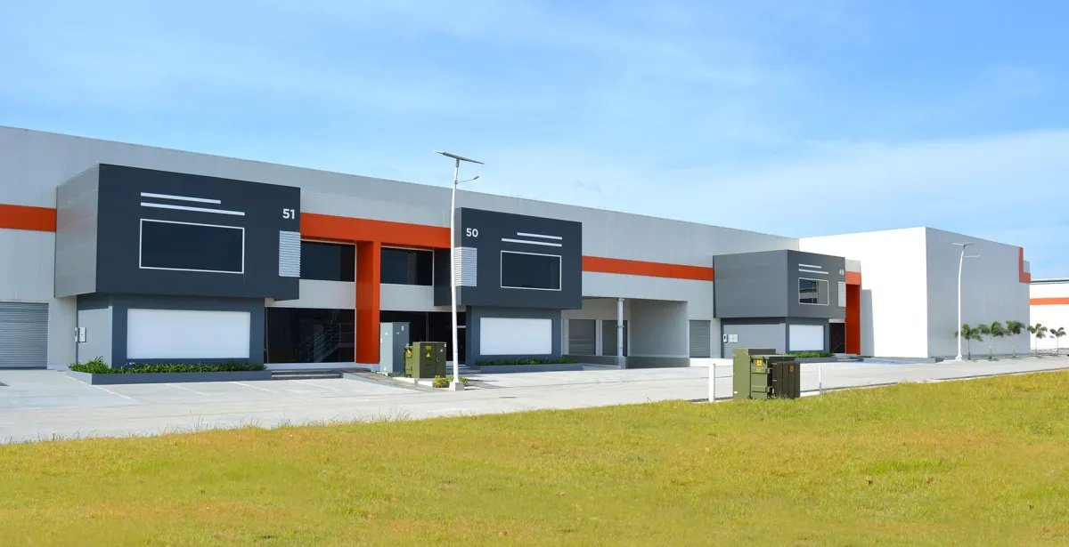 Warehouse For Sale in 24 de Diciembre