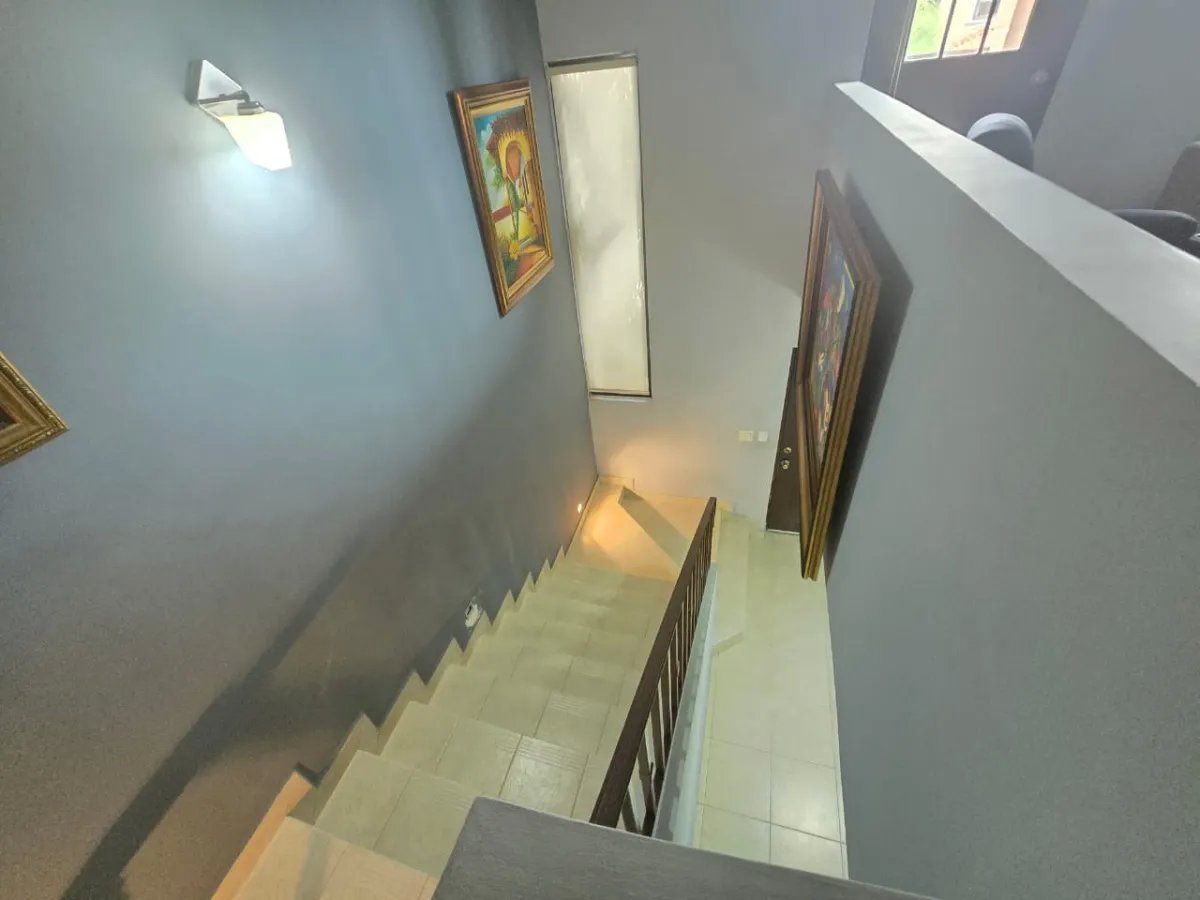 Duplex For Sale in Versalles