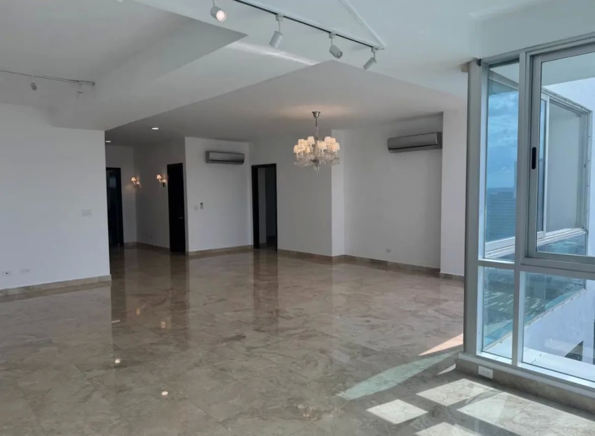 Venta de Apartamento con Línea Blanca en Costa del Este