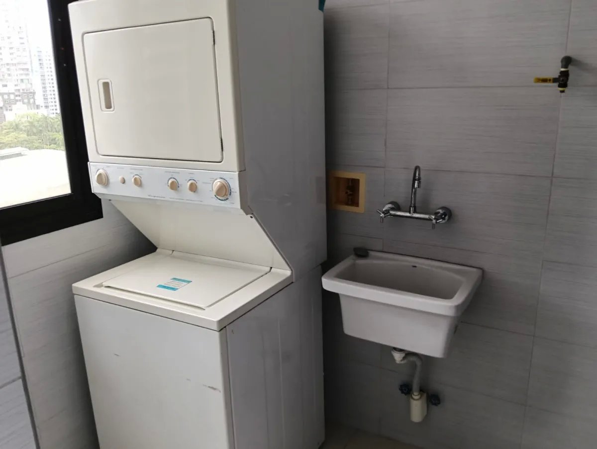 Vendo amplio y lujoso apartamento en El Cangrejo, 3rec amoblado