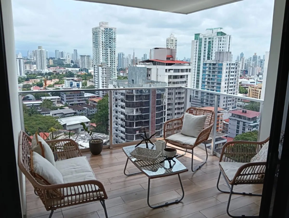 Vendo amplio y lujoso apartamento en El Cangrejo, 3rec amoblado