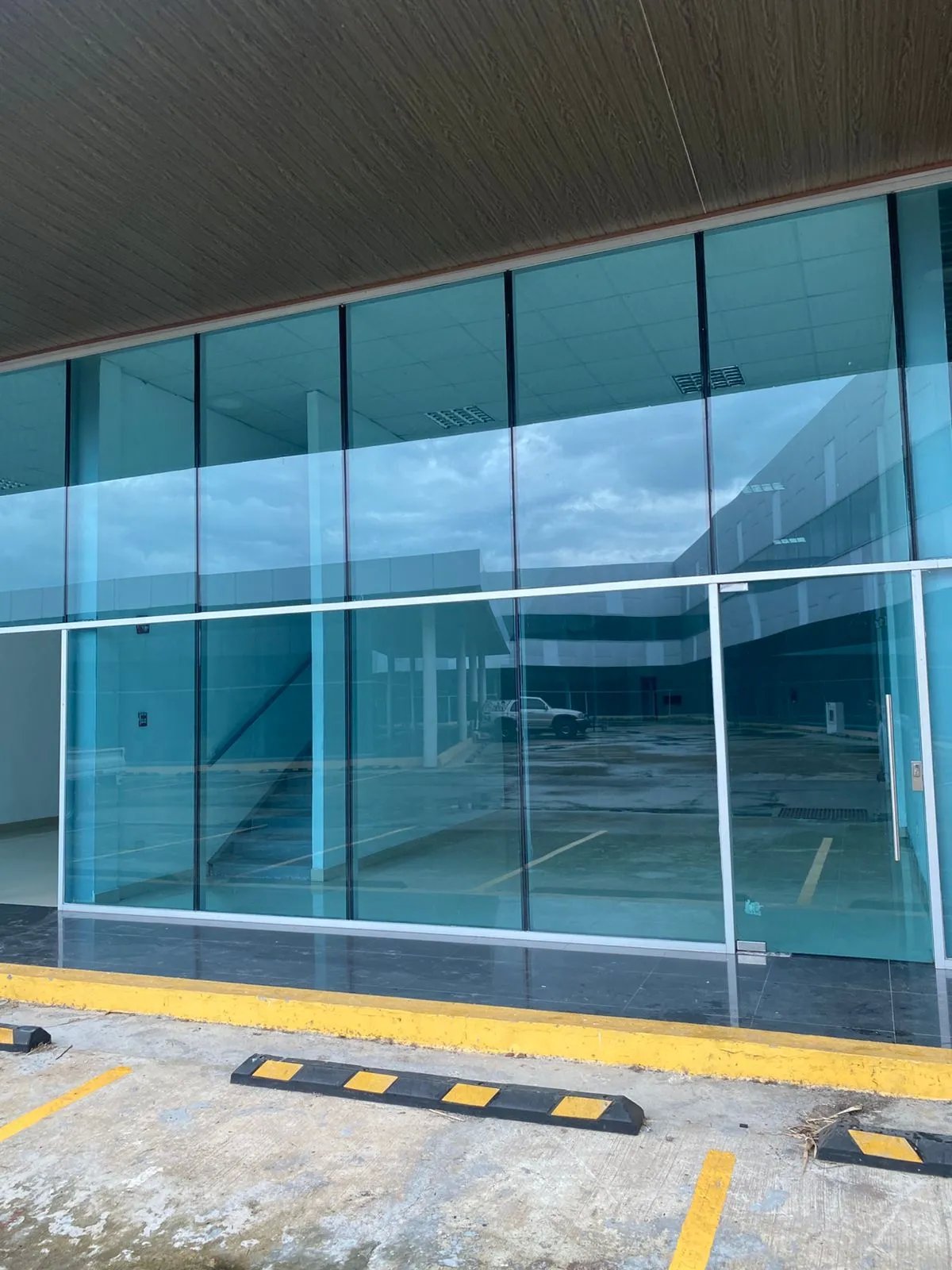 ¡Locales Nuevos de 2 Plantas en Alquiler en Plaza Recién Construida, J...