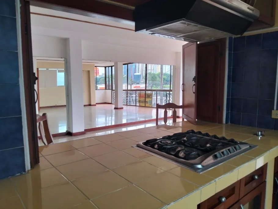 ¡Se alquila o vende espacioso apartamento en San Francisco!/For Rent o...