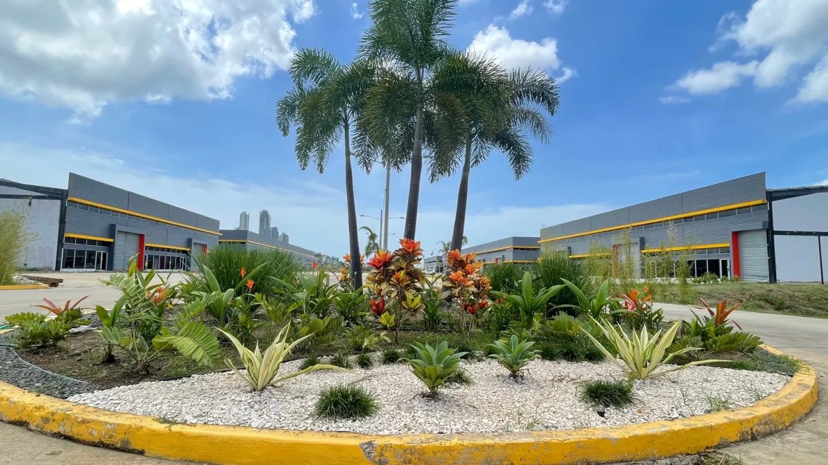 Industrial For Sale in Avenida José Agustín Arango