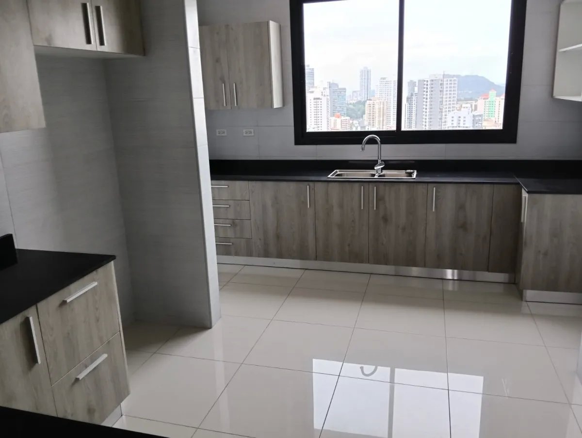 Apartment For Sale in El Cangrejo