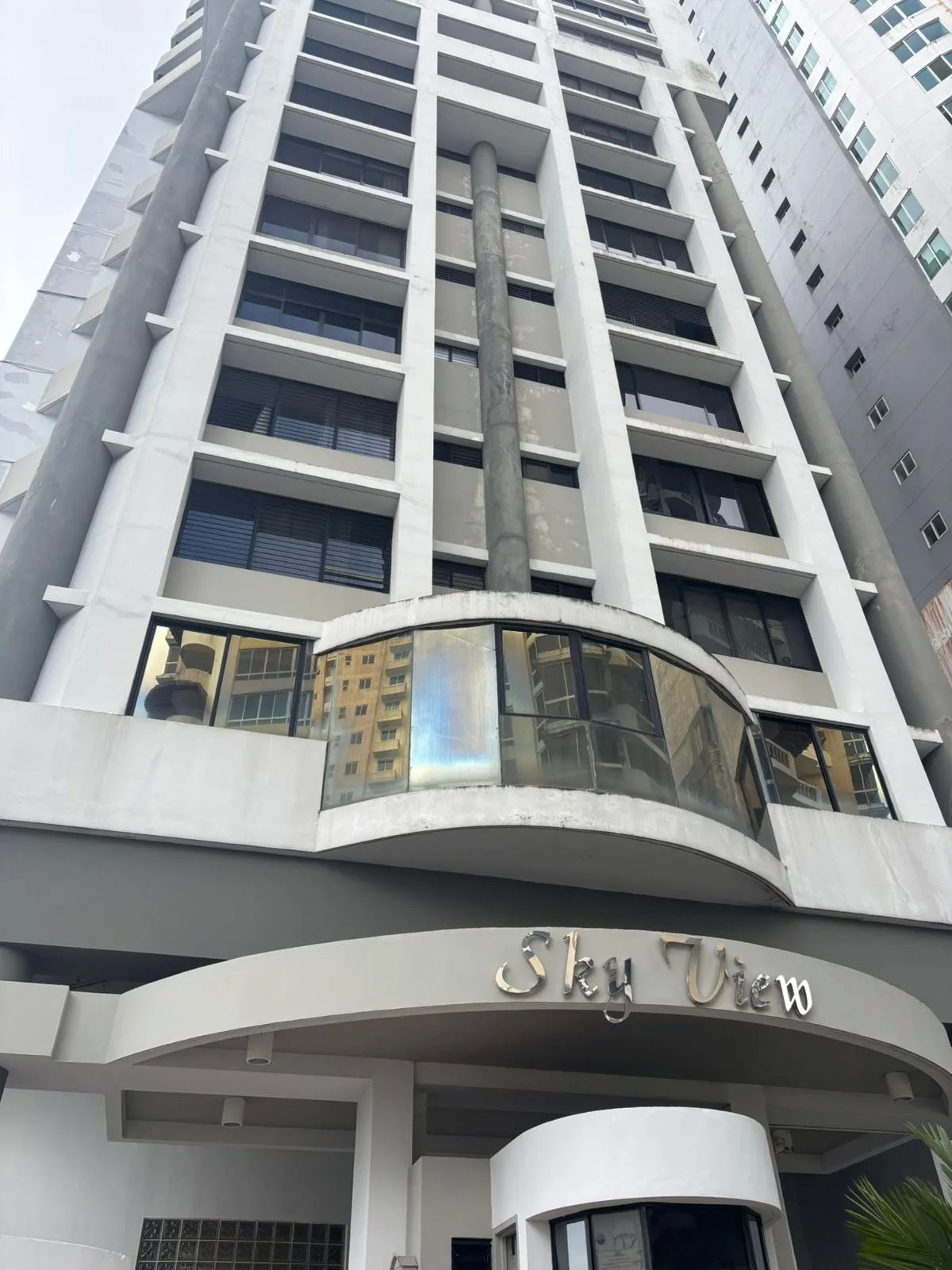 SE VENDE HERMOSO APARTAMENTO EN P.H. SKY VIEW