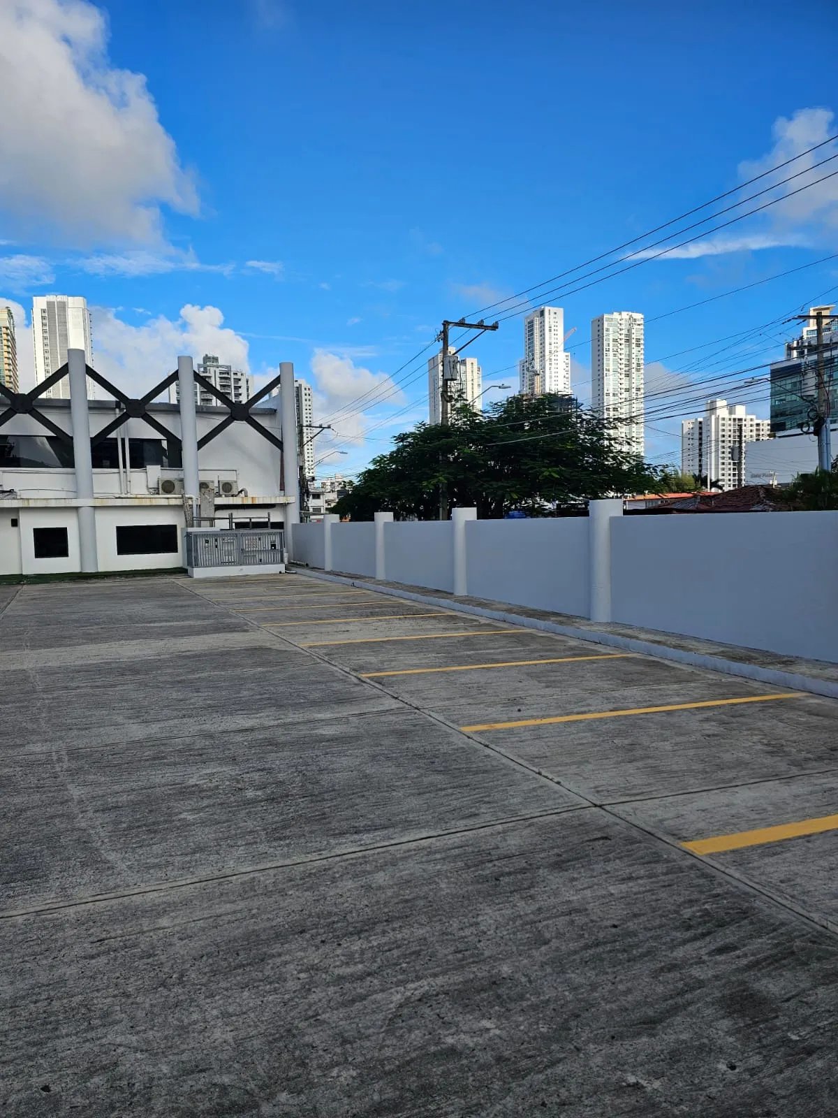 SE VENDE EDIFICIO CON AMPLIO ESTACIONAMIENTO EN SAN FRANCISCO