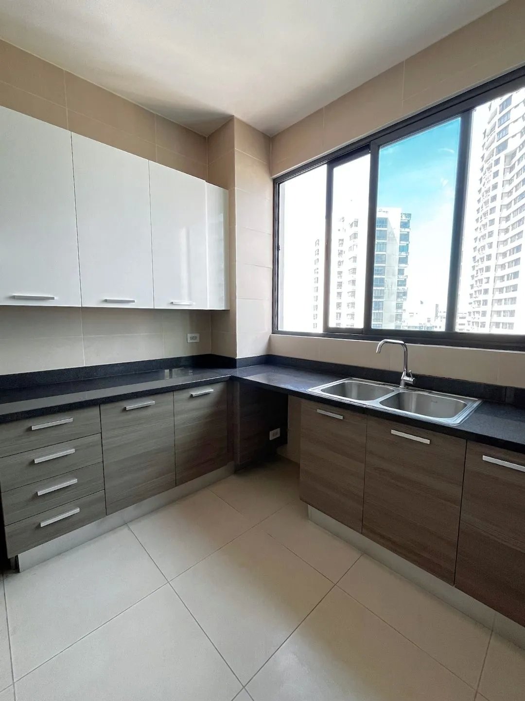 Apartment For Sale in Punta Paitilla, San Francisco