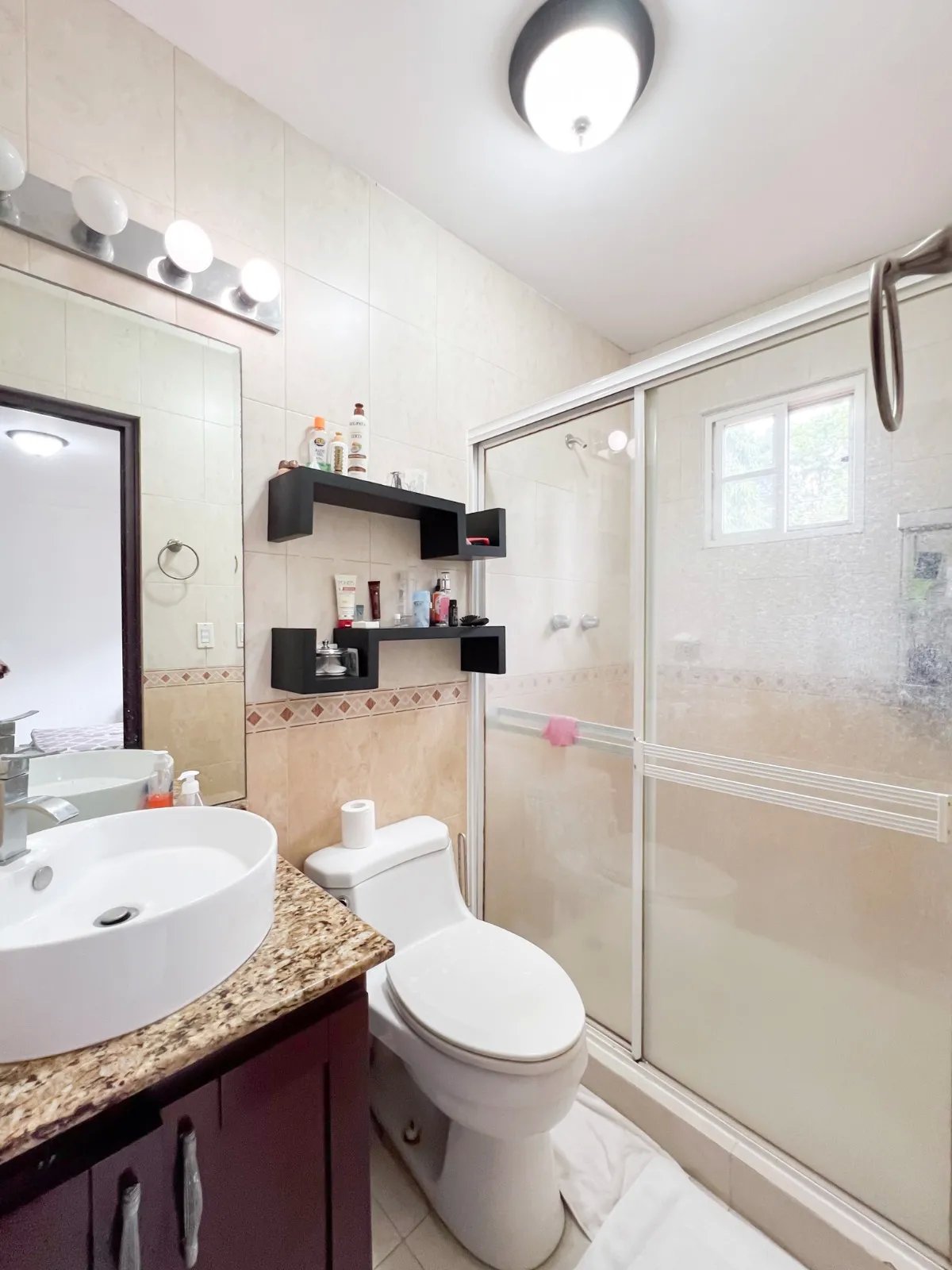 Venta de Casa con Piscina y Jardín en Costa Sur, Panamá