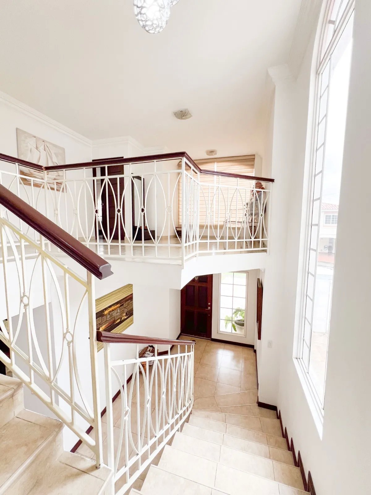 Venta de Casa con Piscina y Jardín en Costa Sur, Panamá