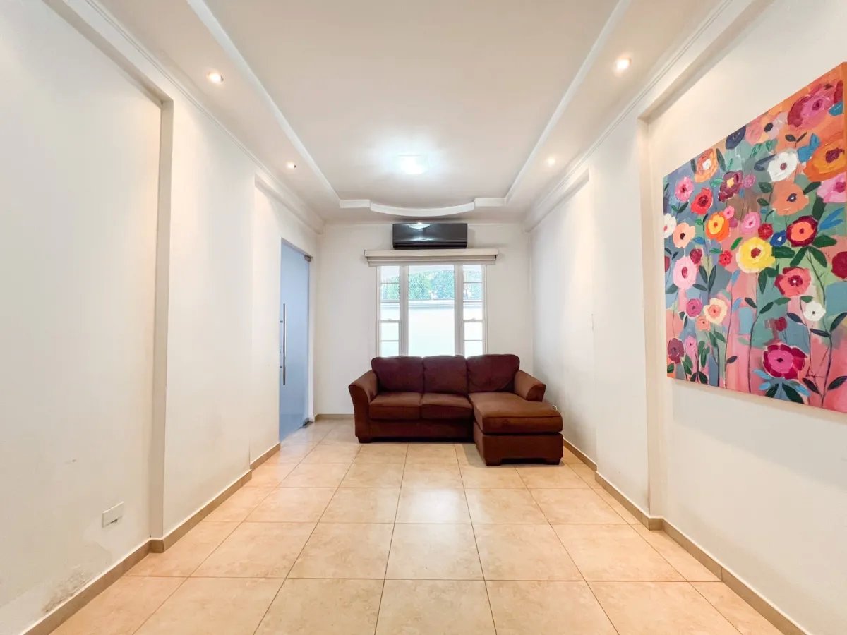 Venta de Casa con Piscina y Jardín en Costa Sur, Panamá