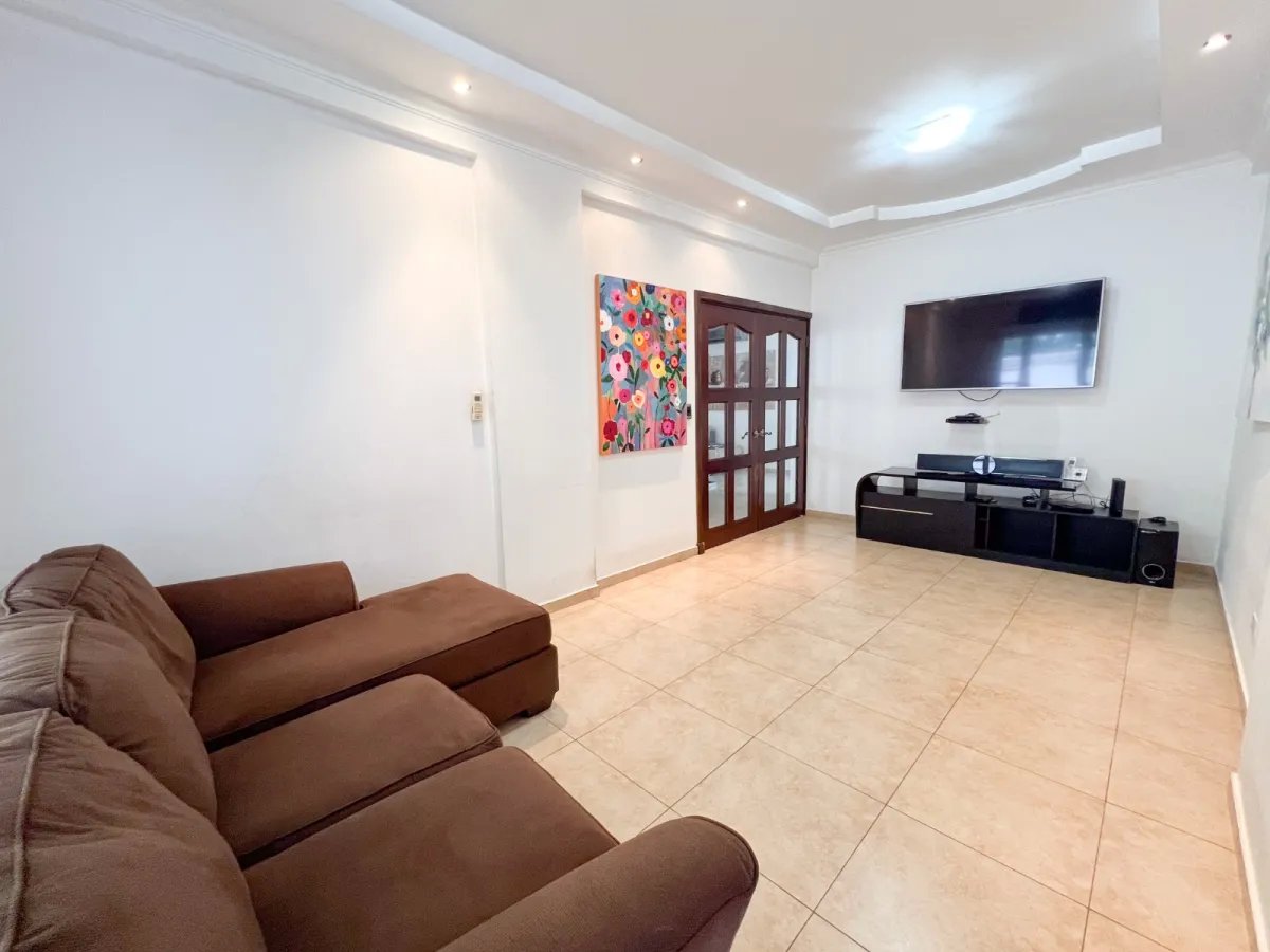 Venta de Casa con Piscina y Jardín en Costa Sur, Panamá