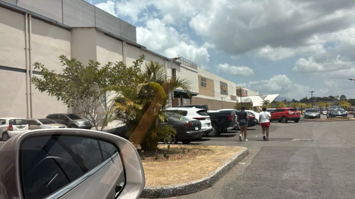 Alquiler de Local Comercial en Megamall, Panamá Este