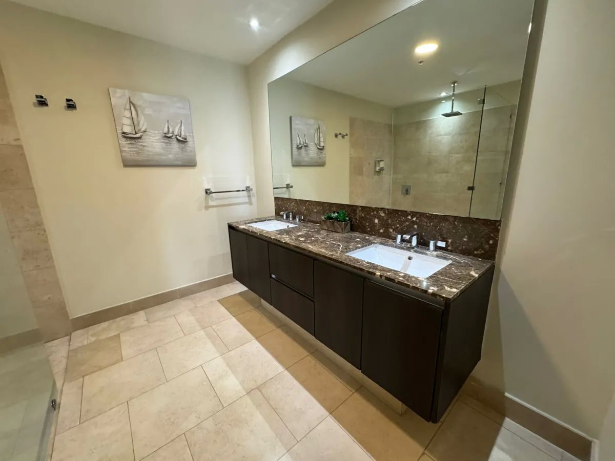 Lujo a 47 Pisos: La Mejor Vista de Panamá, Apartamento Amoblado en Alquiler.