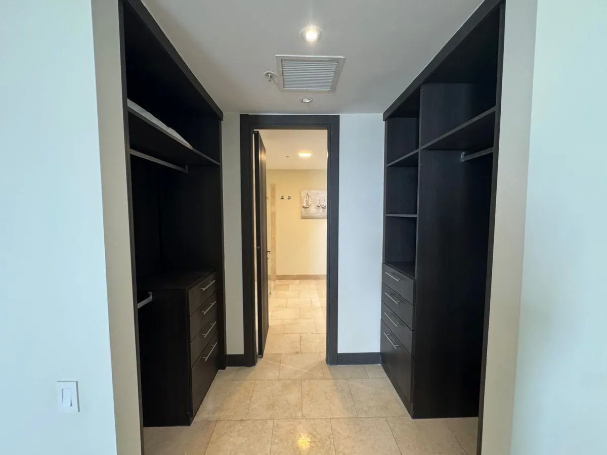 Lujo a 47 Pisos: La Mejor Vista de Panamá, Apartamento Amoblado en Alquiler.