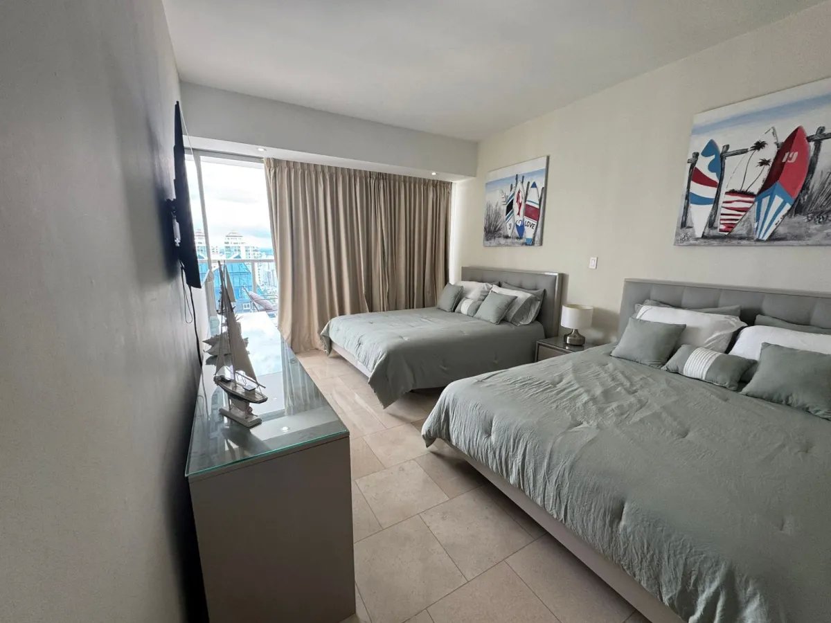 Lujo a 47 Pisos: La Mejor Vista de Panamá, Apartamento Amoblado en Alquiler.