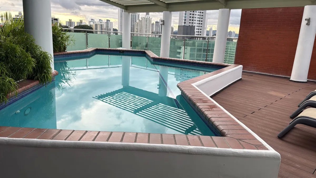 Apartment For Sale in Vía Argentina